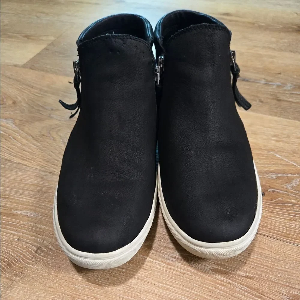 Gianni Bini Black Sneakers with Modern Zipper Design
